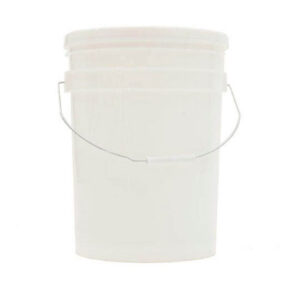 BALDE PLASTICO BLANCO TAPA CON VERTEDOR  25 Kg. (20 LITROS)